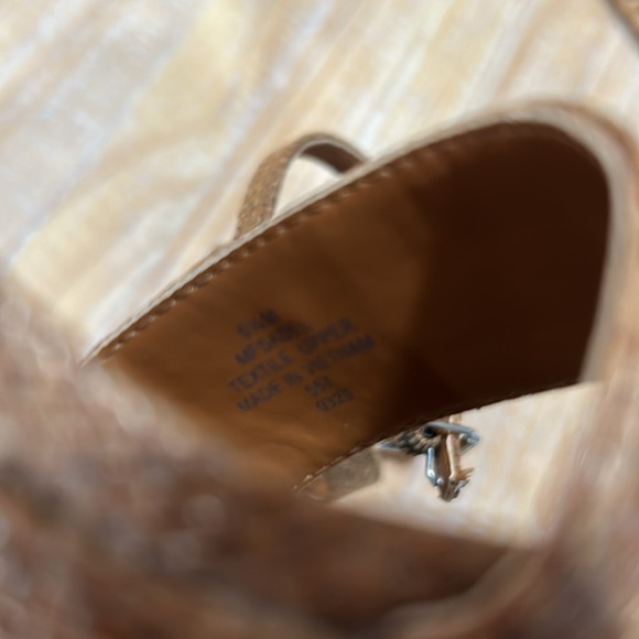 Marc Fisher “Sadel”Platform Sandal - Picture 7 of 7